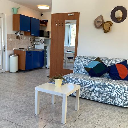 Solenta - Sunny & Bright Apartment Near Beach W Self Checkin Necujam Exterior photo